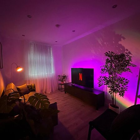Retro Suite A Luxury Apartment With King Size Bed Wii Games And Entertainment Leicester Luaran gambar
