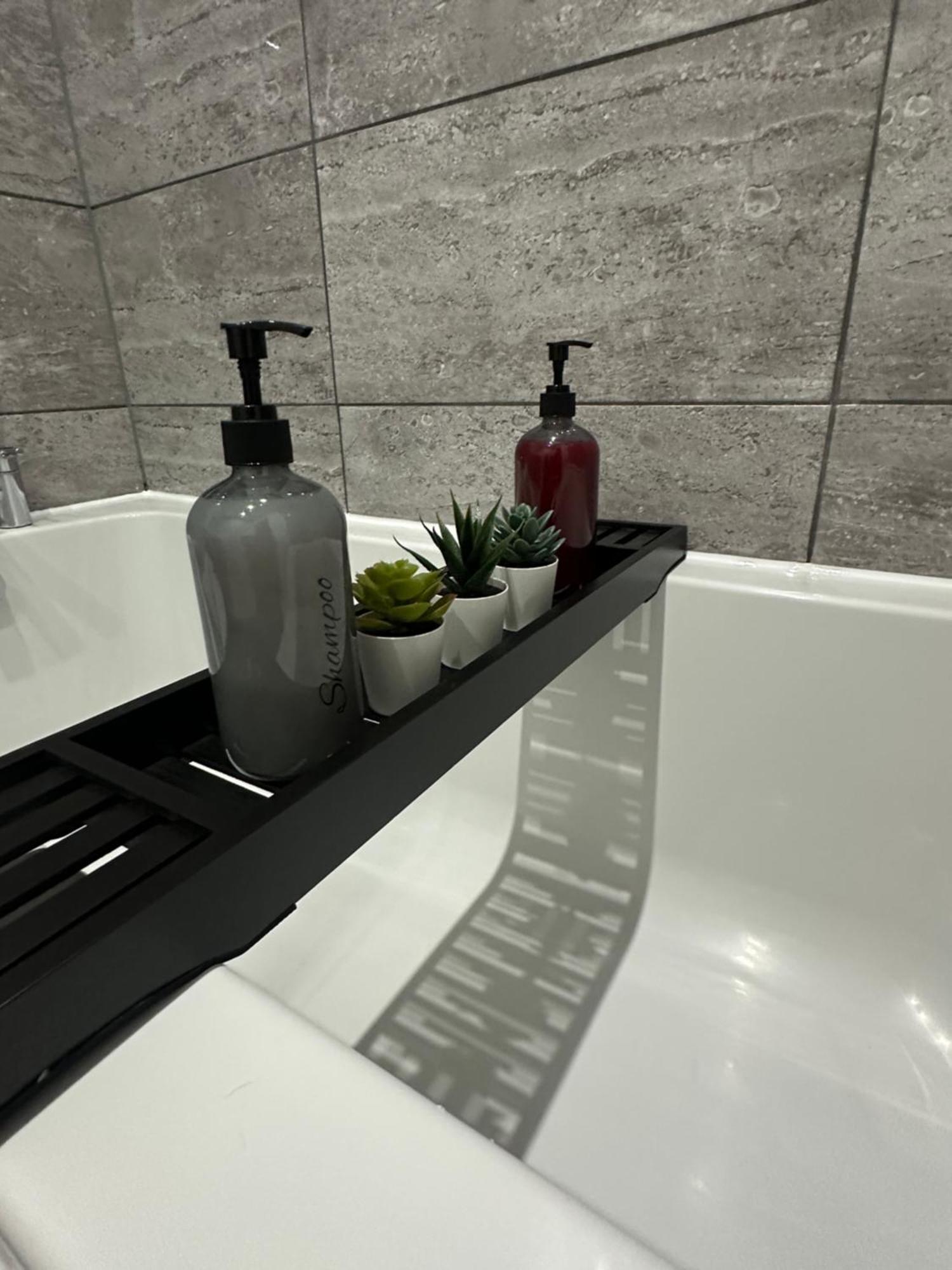 Retro Suite A Luxury Apartment With King Size Bed Wii Games And Entertainment Leicester Luaran gambar