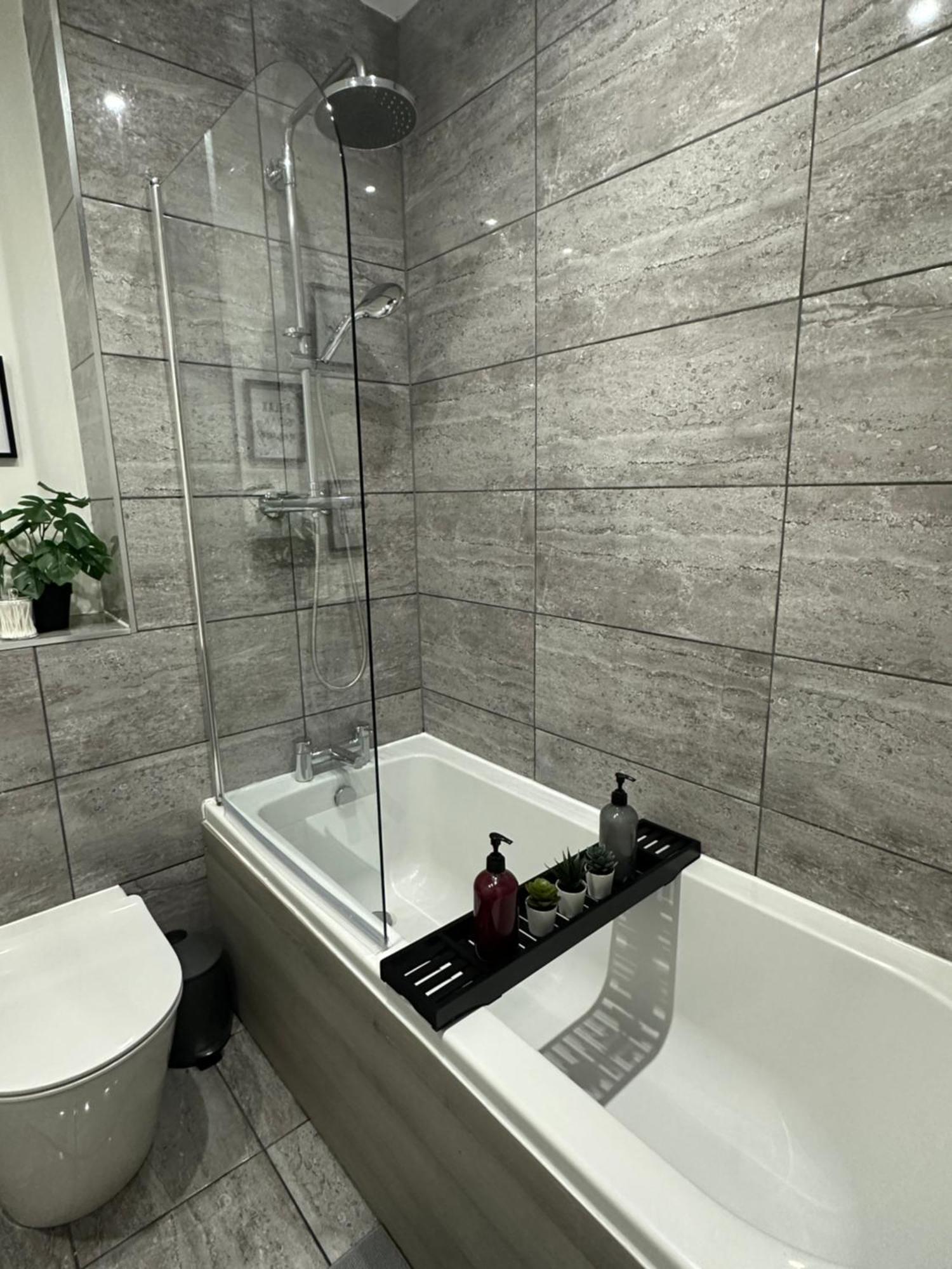 Retro Suite A Luxury Apartment With King Size Bed Wii Games And Entertainment Leicester Luaran gambar