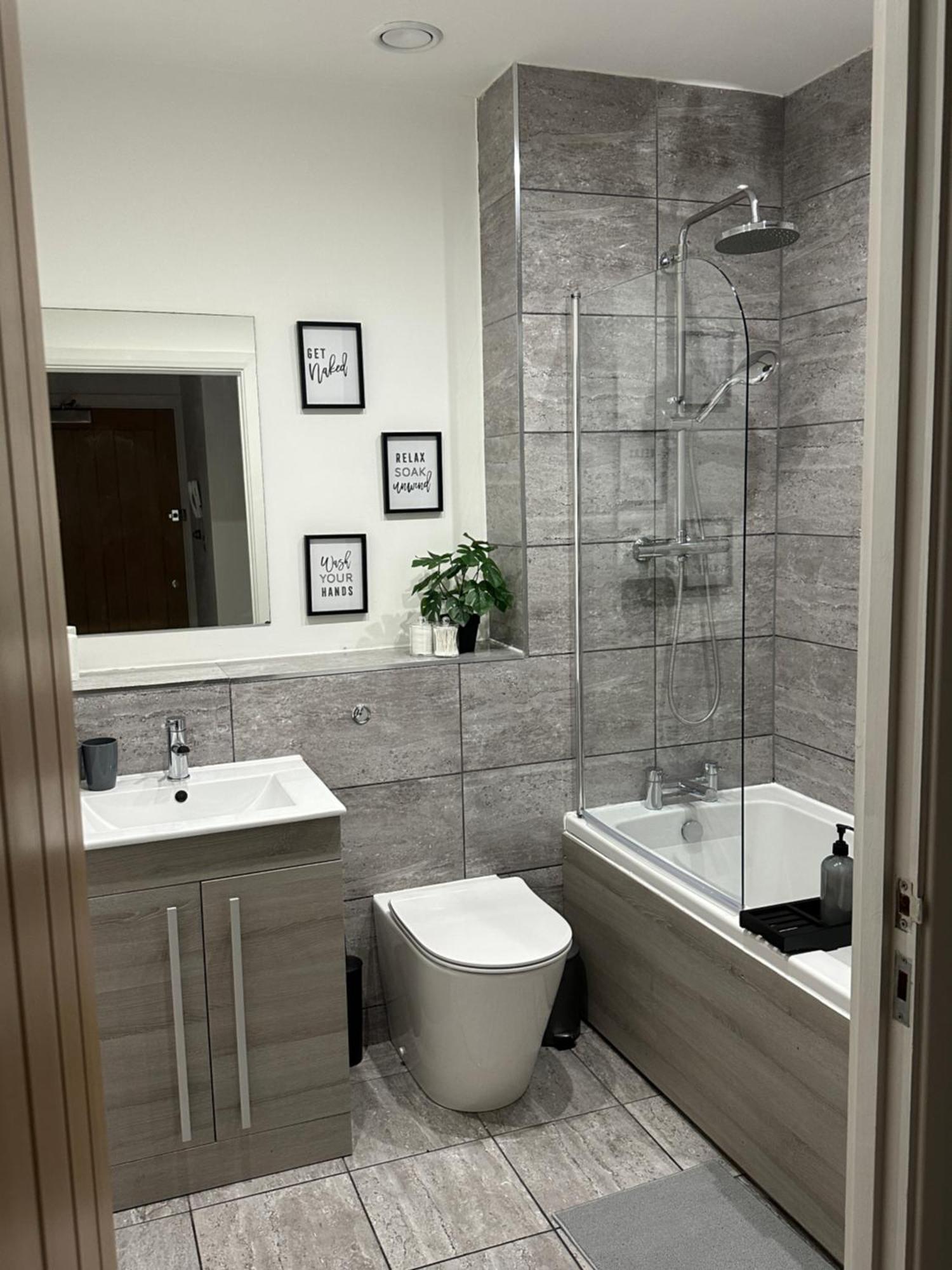 Retro Suite A Luxury Apartment With King Size Bed Wii Games And Entertainment Leicester Luaran gambar